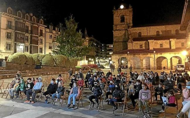 Los legazpiarras que se dieron cita en la proyección de la película 'El Chico'. Foto: Josean Larrea Los legazpiarras que se dieron cita en la proyección de la película 'El Chico'. Foto: Josean Larrea