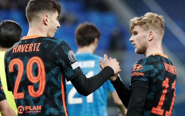 Havertz y Werner, del Chelsea, celebran un gol al Zenit.