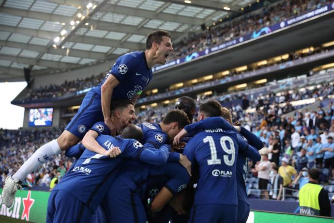 Los jugadores del Chelsea celebran el gol de Havertz