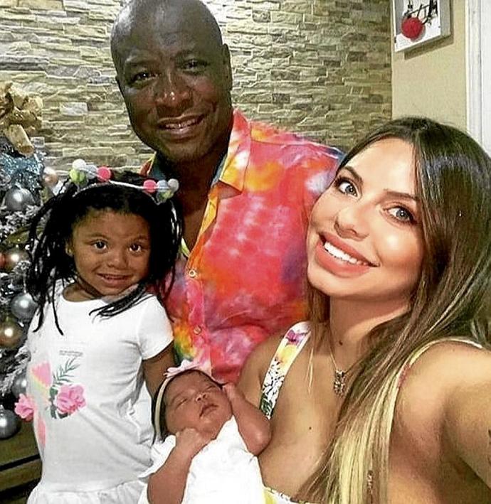 El Chengue posa con su familia hace año y medio. Foto: Instagram mia.etch