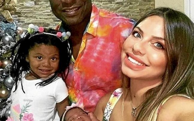 El Chengue posa con su familia hace año y medio. Foto: Instagram mia.etch