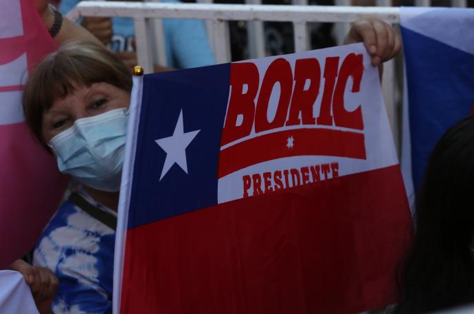 Una simpatizante de Boric, durante un acto electoral.