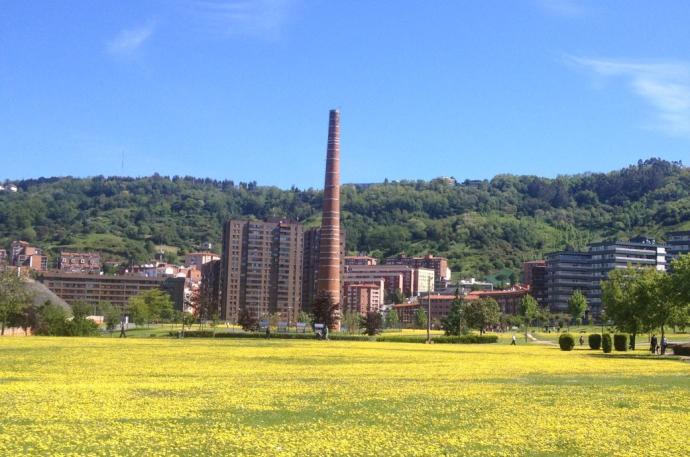 La chimenea del Parque de Etxebarria tiene 25 metros de altura