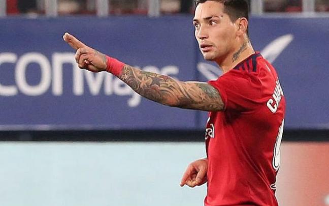 Gesto de Chimy a un rival del Athletic.