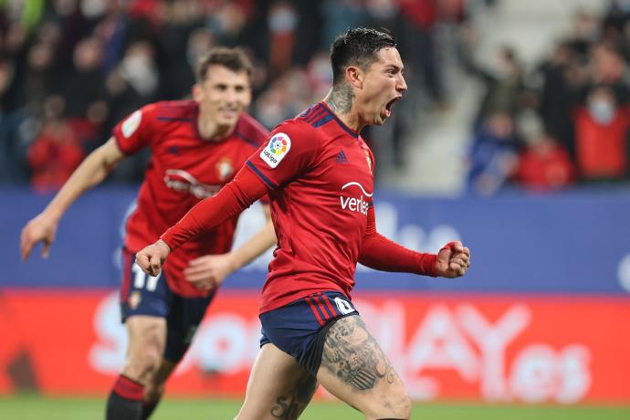 El Chimy Ávila celebra con rabia su gol.