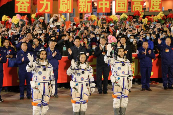 Los tres astronautas han permanecido 183 días en la misión tripulada más larga de China