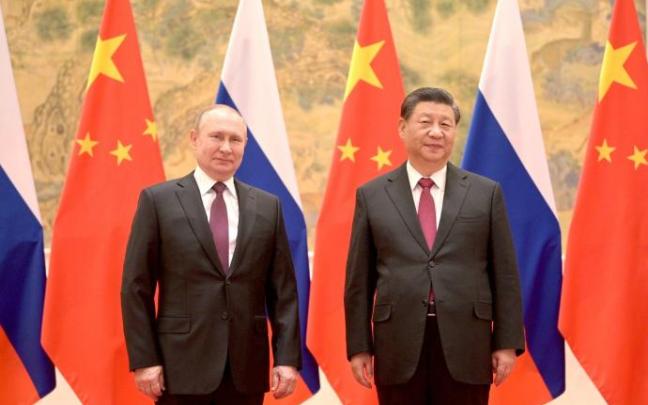 Xi Jinping y Vladímir Putin durante el encuentro que han mantenido en Pekín