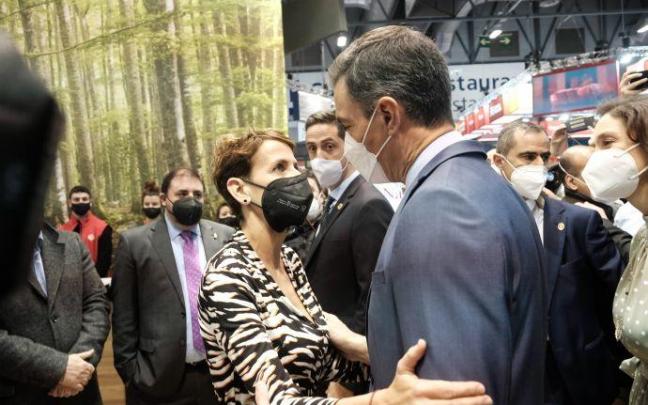 María Chivite, con el presidente Pedro Sánchez, en el estand de Navarra. María Chivite, con el presidente Pedro Sánchez, en el estand de Navarra.