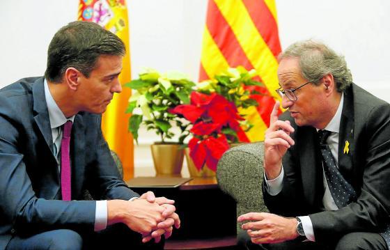 Carles Puigdemont llevó sus propuestas al líder del PP en abril de 2016.