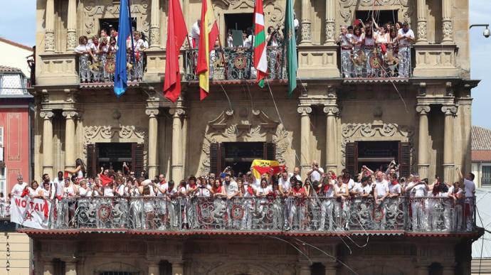 Imagen del balcón consistorial en el Chupinazo de 2017.