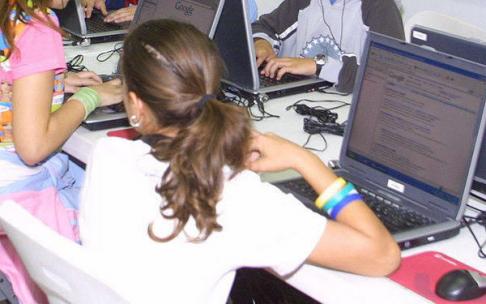 El 63 % de las encuestadas asegura que sabe qué hacer en caso de sentirse amenazada o acosada El 63 % de las encuestadas asegura que sabe qué hacer en caso de sentirse amenazada o acosada