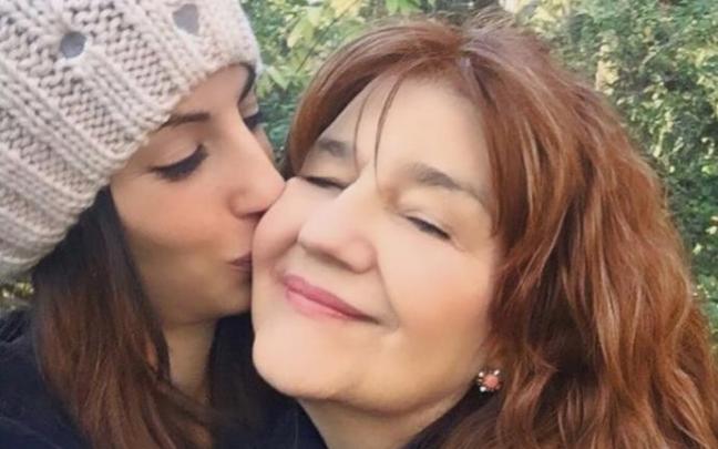 Almudena Cid, con su madre, Mina Tostado. Almudena Cid, con su madre, Mina Tostado.