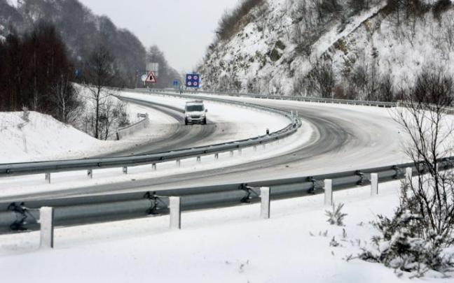La A-15 entre Berastegi y Andoain ha sido cerrada por la nieve