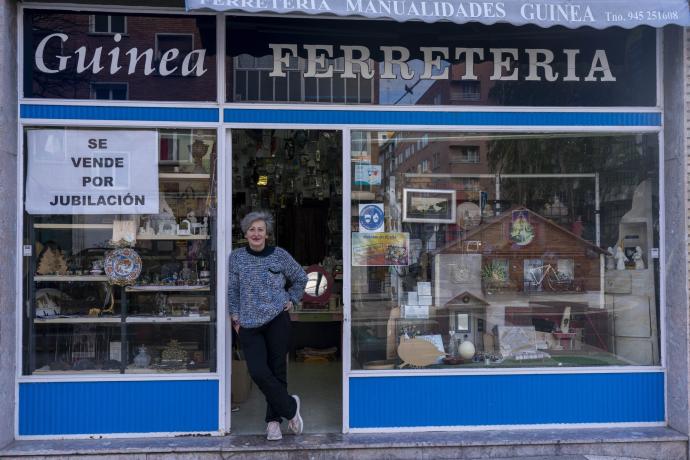 Varios negocios bajan la persiana en Vitoria tras más de 50 años de vida