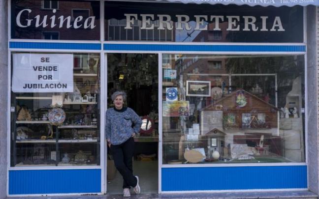 Varios negocios bajan la persiana en Vitoria tras más de 50 años de vida