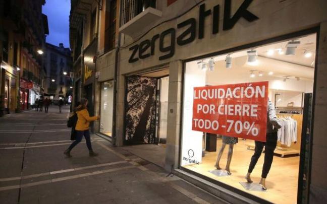 Uno de los últimos cierres anunciados en la calle Zapatería de Pamplona en enero.