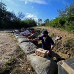 Recreación histórica durante una visita guiada a las fortificaciones defensivas ubicadas entre Sopela y Berango.