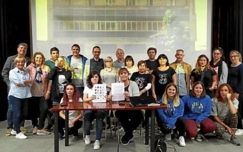 Foto de familia del tejido asociativo de Trintxerpe. Foto: N.G.