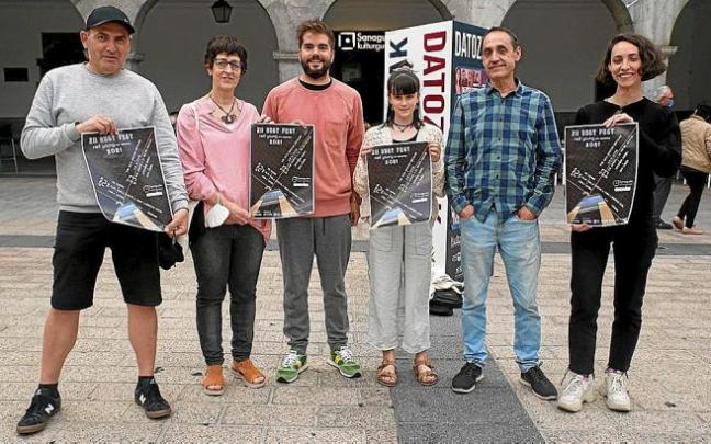 Músicos y organizadores posan tras la presentación del festival. Foto: N.G. Músicos y organizadores posan tras la presentación del festival. Foto: N.G.