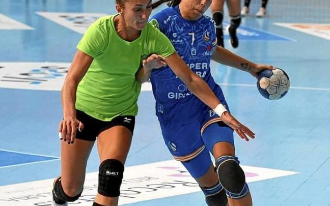 Sara Gil, durante el duelo ante el Guardés. Foto: Valentín González de Garibay Sara Gil, durante el duelo ante el Guardés. Foto: Valentín González de Garibay