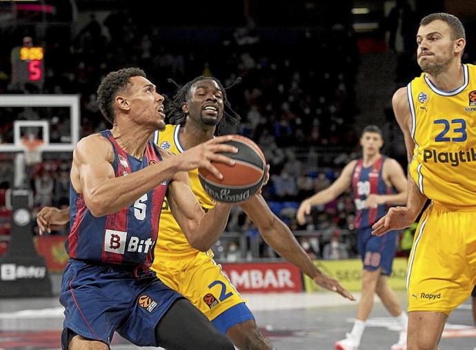 Baldwin se dispone a atacar el aro en el reciente partido continental ante el Maccabi. Foto: Josu Chavarri