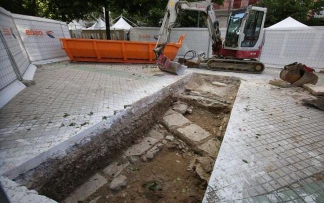 Restos de las antiguas canalizaciones de aguas sucias del siglo XVIII halladas en Sarasate. Restos de las antiguas canalizaciones de aguas sucias del siglo XVIII halladas en Sarasate.