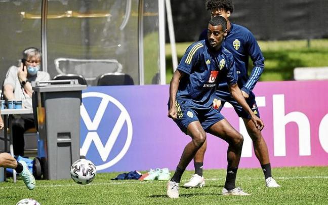 Isak, en un entrenamiento con Suecia previo a su estreno del lunes en la Eurocopa. Foto: Efe