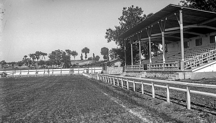 El bello y coqueto Mendizorroza se quedó sin competición oficial durante la temporada 1924-25, a causa del affaire del Deportivo Alavés con los clubes vizcaínos. Foto: Archivo Municipal de Vitoria: C. Yanguas