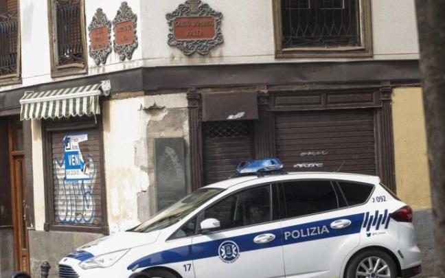 Foto de archivo de coche de patrullaje de la Policía Local de Vitoria. Foto de archivo de coche de patrullaje de la Policía Local de Vitoria.