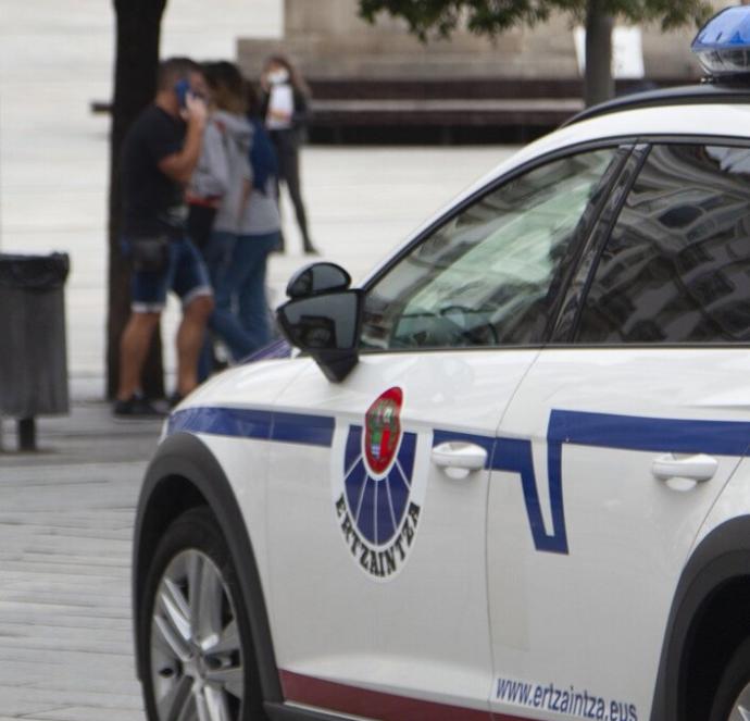 Un coche de la Ertzaintza en Vitoria