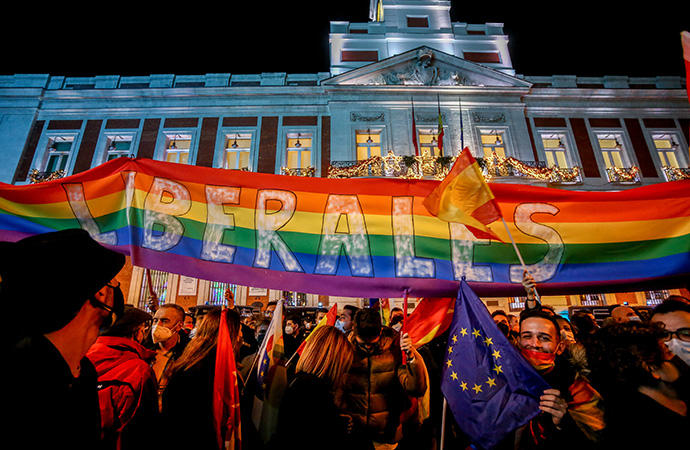 Concentración por los derechos LGTBI+ en la Puerta del Sol.