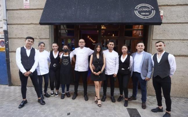 El nuevo equipo de La Trastienda del Colmado, con el restaurador Israel Juárez al frente. El nuevo equipo de La Trastienda del Colmado, con el restaurador Israel Juárez al frente.