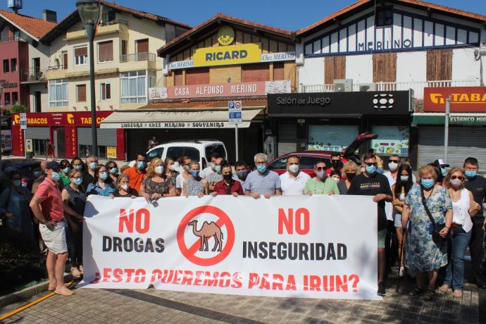 Protesta de los comerciantes de la muga de Santiago, que denuncian un problema de inseguridad y drogas