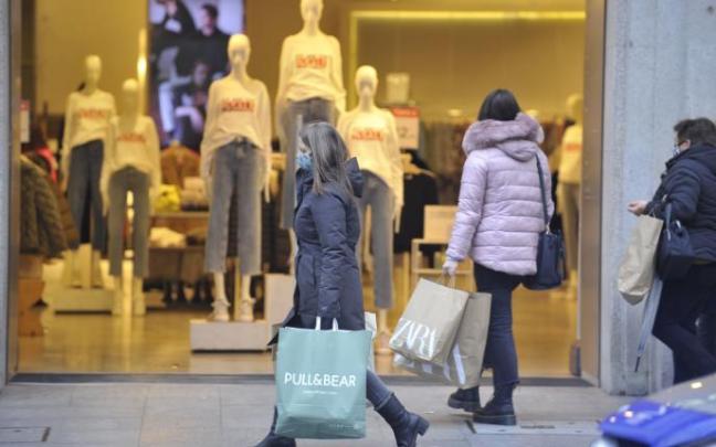 El comercio minorista en Euskadi vendió un 3% menos en julio. El comercio minorista en Euskadi vendió un 3% menos en julio.