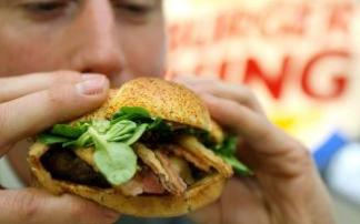 Varios países le han declarado la guerra a la comida basura por sus efectos nocivos para la población.