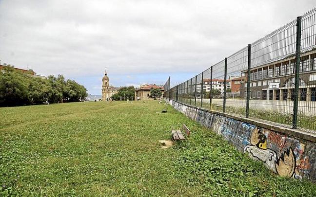 Aspecto que muestra, en la actualidad, el solar que ocupará el GOe del Basque Culinary Center junto al centro cultural Okendo.