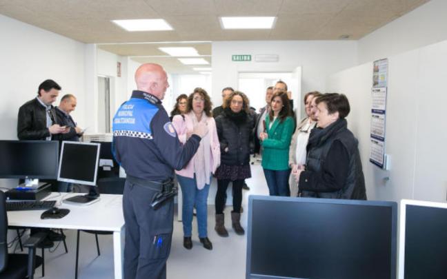 Imagen de la visita de la comisión a las nuevas instalaciones