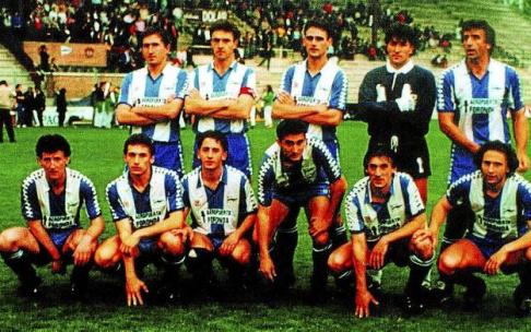 12 de mayo de 1990. Trofeo Aeropuerto de Foronda. De pie (izda. a dcha.): 'Txosa', Feijóo, Josu Ugarte, Iñaki Bergara y Alexanco. Agachados (izda. dcha.): Arrúe, 'Santi', Raúl Aldabe, Valverde, Biota y López Rekarte. 12 de mayo de 1990. Trofeo Aeropuerto de Foronda. De pie (izda. a dcha.): 'Txosa', Feijóo, Josu Ugarte, Iñaki Bergara y Alexanco. Agachados (izda. dcha.): Arrúe, 'Santi', Raúl Aldabe, Valverde, Biota y López Rekarte.