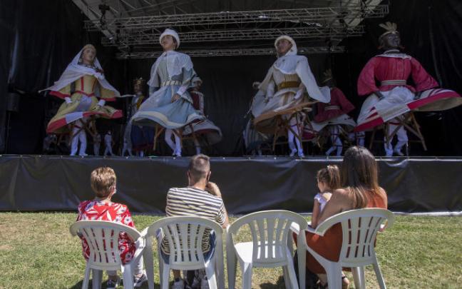 Agotadas en 80 minutos las 5.600 invitaciones para el último pase del espectáculo 'Baile de gigantes'