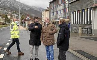 Ibarlucea señala una de las reformas efectuadas.