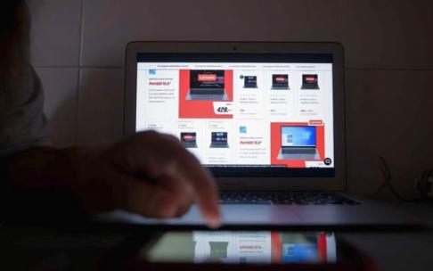 Los hombres que realizan compras compulsivas, en su mayoría de entre 25 y 40 años, adquieren, sobre todo, productos tecnológicos, de ocio o deportivos.