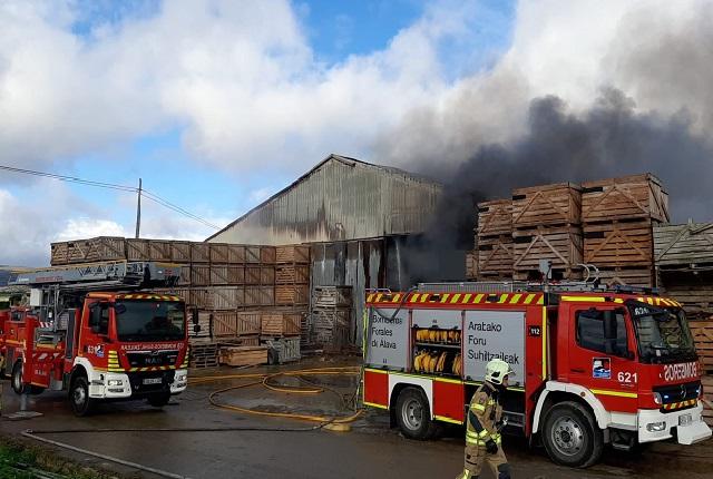 Bomberos de Álava en una emergencia.