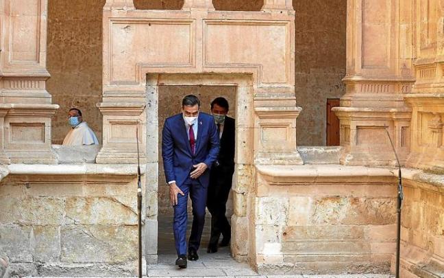 El presidente español, Pedro Sánchez, en el Convento de San Esteban, en Salamanca, durante la XXIV Conferencia de Presidentes. Foto: Efe El presidente español, Pedro Sánchez, en el Convento de San Esteban, en Salamanca, durante la XXIV Conferencia de Presidentes. Foto: Efe