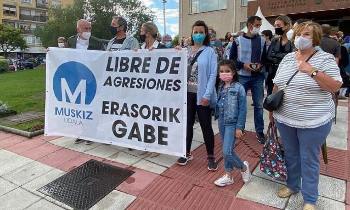 Decenas de vecinos acudieron a la concetración del día 20.