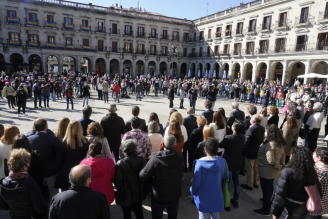 Momento de la concentración celebrada ayer en la Plaza Nueva.