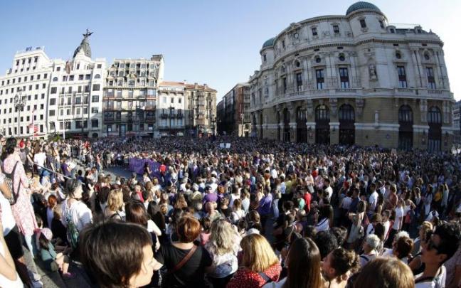 Concentración en protesta por una violación múltiple.