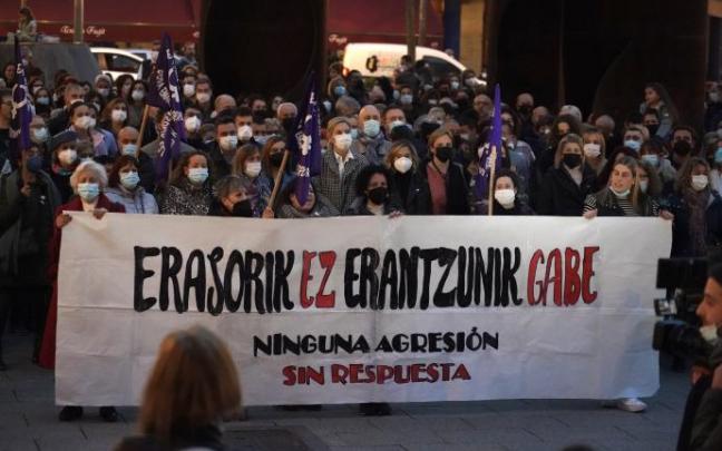 Concentración contra una agresión sexual grupal a una joven en Barakaldo. Concentración contra una agresión sexual grupal a una joven en Barakaldo.