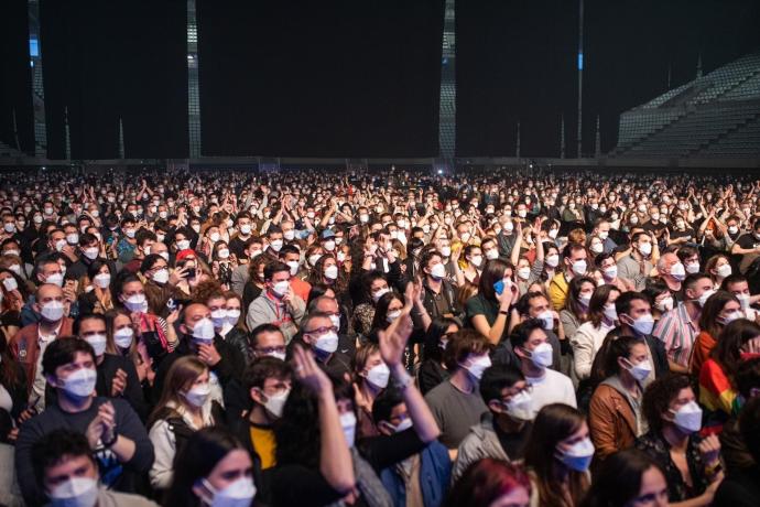 Unas 5.000 personas asistieron al concierto de Love of Lesbian en Barcelona como prueba piloto experimental.