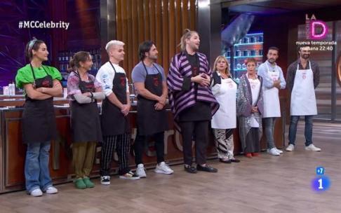 Los nueve aspirantes, antes de que los 'delantales negros' se batan en la prueba de eliminación. Los nueve aspirantes, antes de que los 'delantales negros' se batan en la prueba de eliminación.