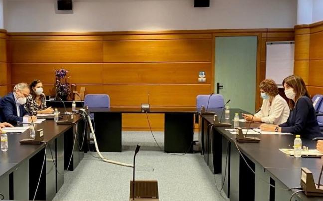 Reunión de los representantes de Confebask con Idoia Mendia. Reunión de los representantes de Confebask con Idoia Mendia.